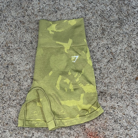 Gym shark seamless shorts, in great condition no rips or tears size small, - Picture 3 of 3